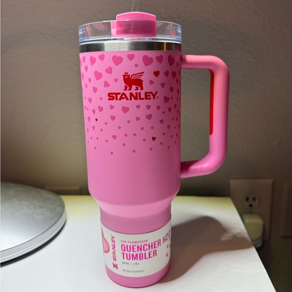 NWT Valentine’s Day Stanley 40 oz 2025 Sweet Hearts - Picture 3 of 8